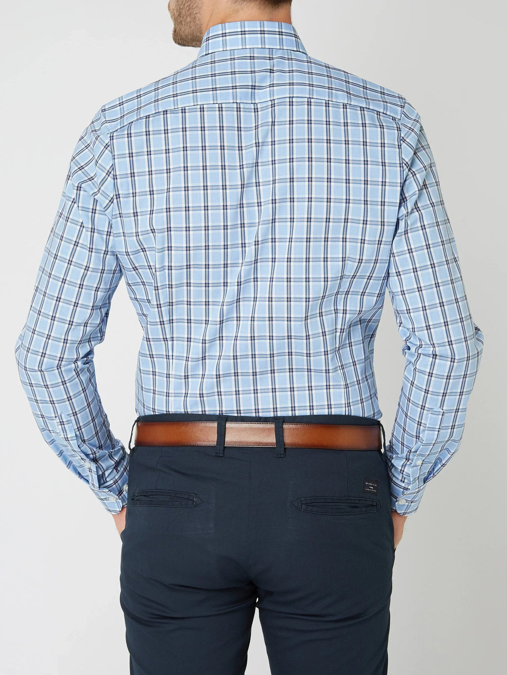 CHEMISE HOMME À CARREAUX ET COL BOUTONNÉ