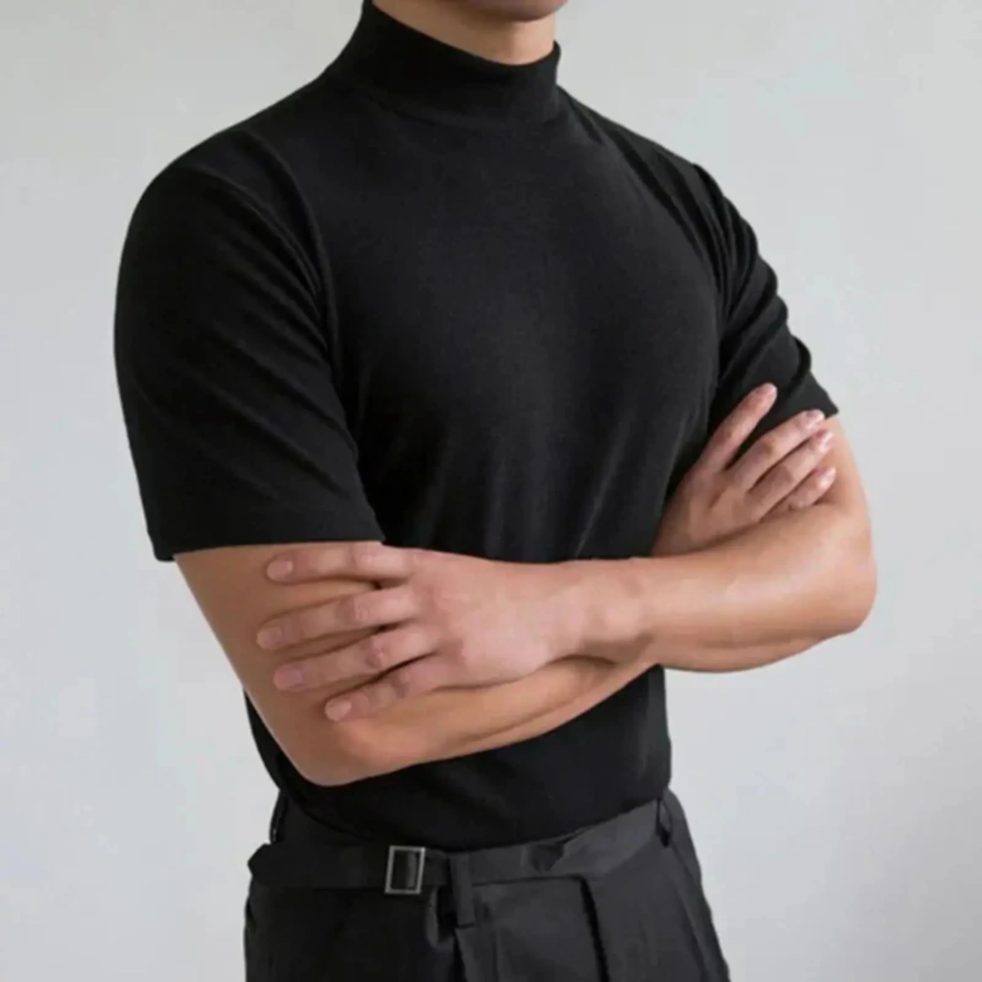 T-SHIRT À HAUT COL POUR HOMME