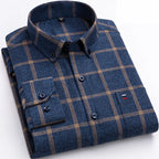 CHEMISE HOMME À CARREAUX ET COL BOUTONNÉ