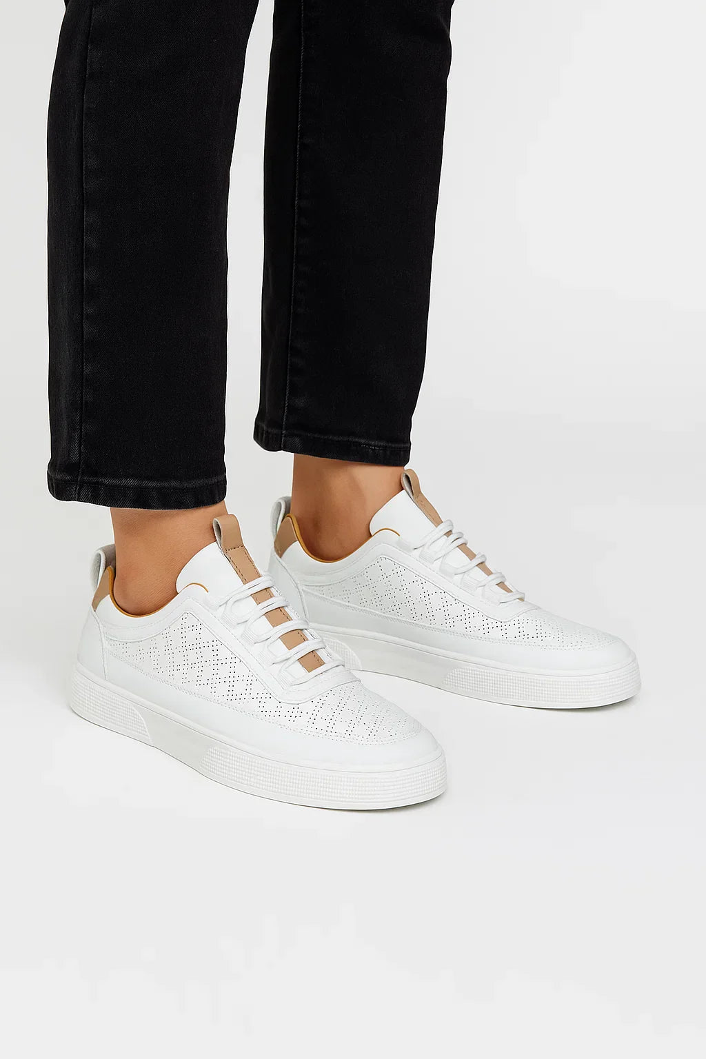 BASKETS PERFORÉES POUR HOMME