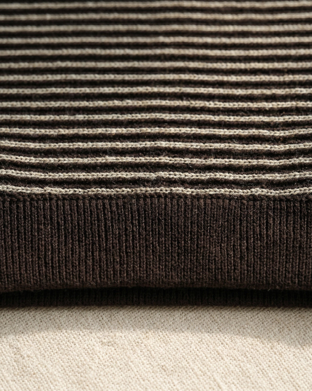 Polo Tricoté À Rayures Verticales Pour Hommes