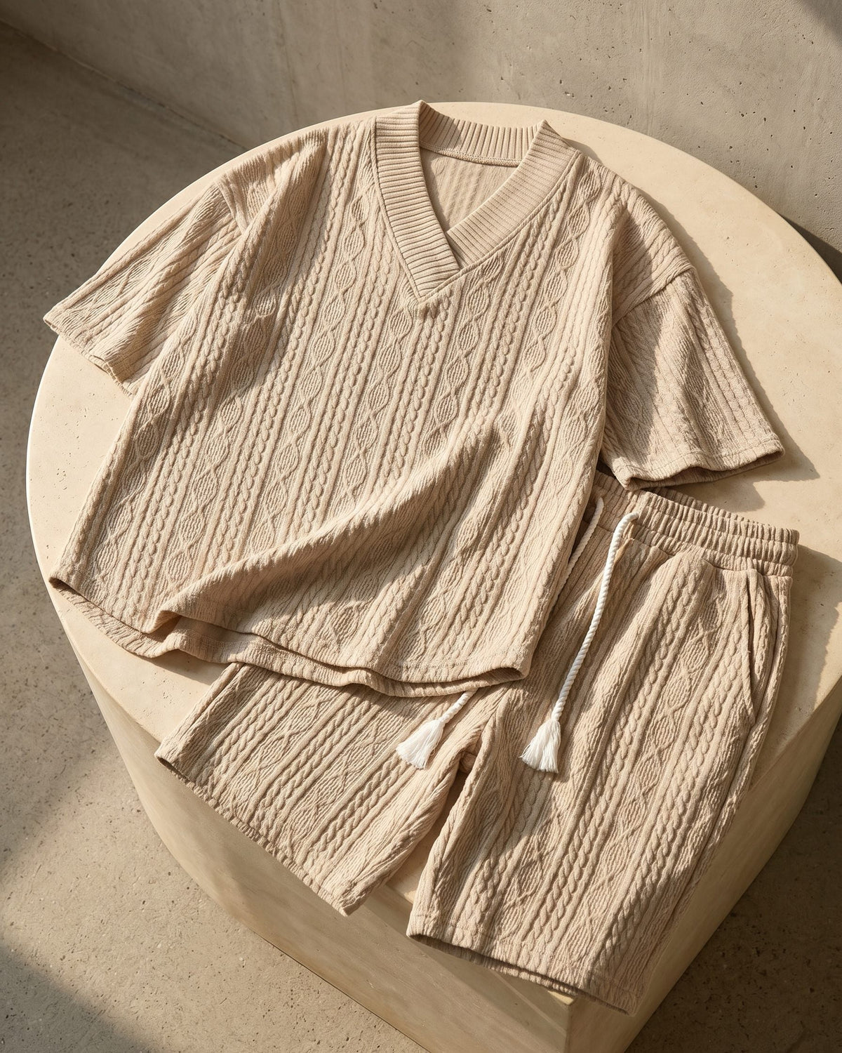 Ensemble tricoté avec col v et short pour hommes - image 10