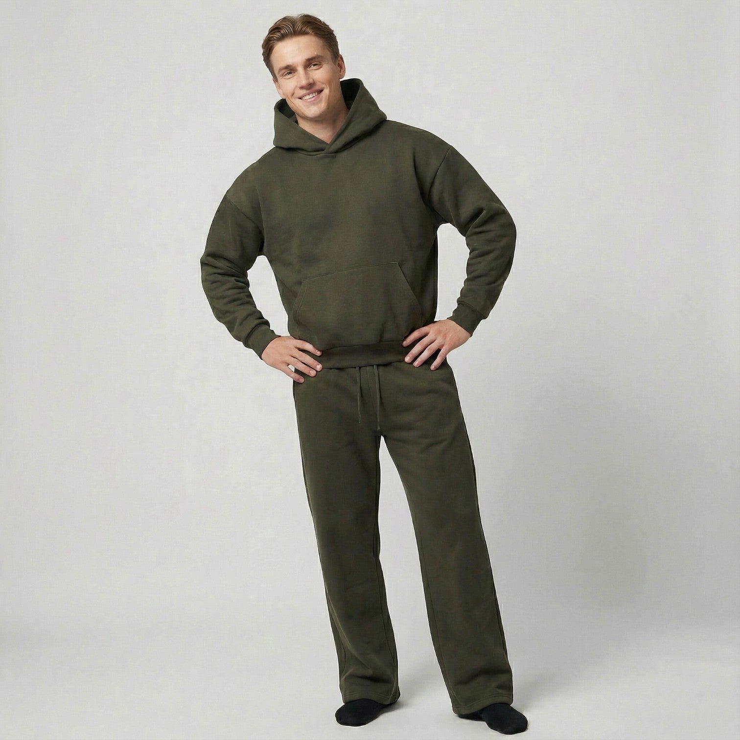 ENSEMBLE HOMME SWEAT À CAPUCHE ET PANTALON MAILLE